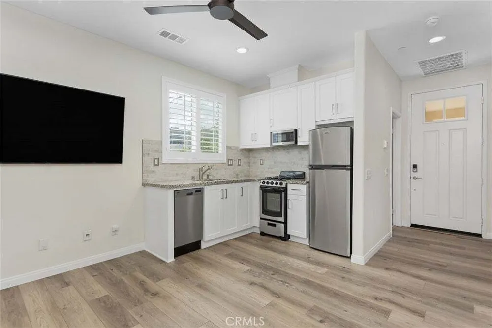 1216 Flagstone Ln, Hemet, CA 92545-2189