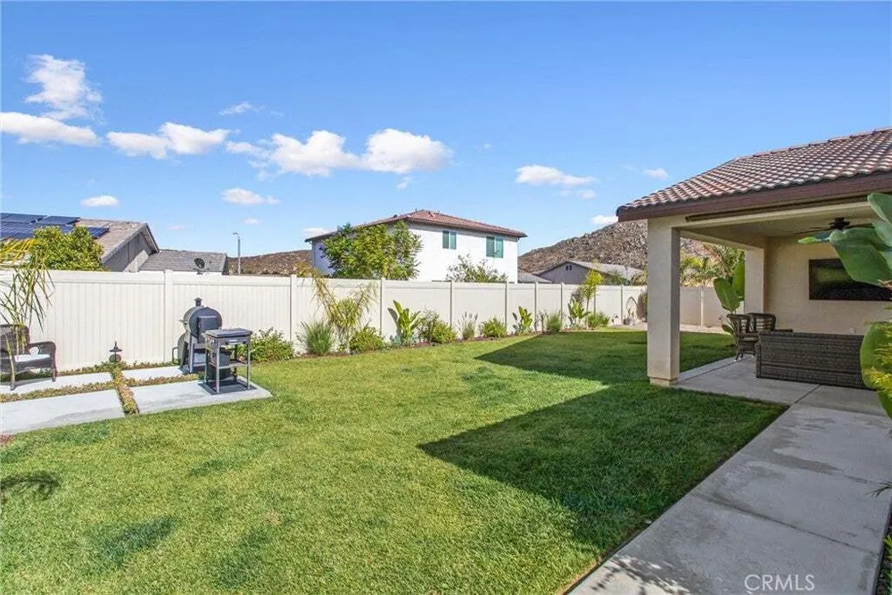 1216 Flagstone Ln, Hemet, CA 92545-2189