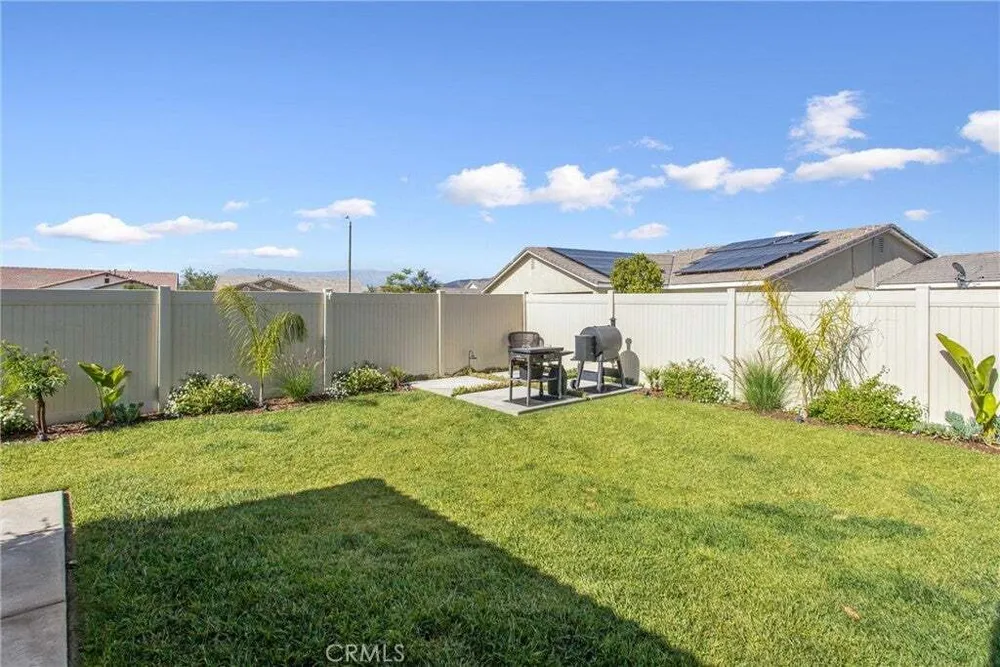 1216 Flagstone Ln, Hemet, CA 92545-2189