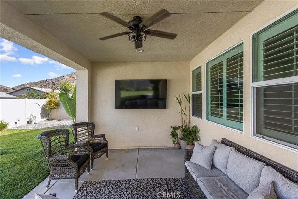1216 Flagstone Ln, Hemet, CA 92545-2189