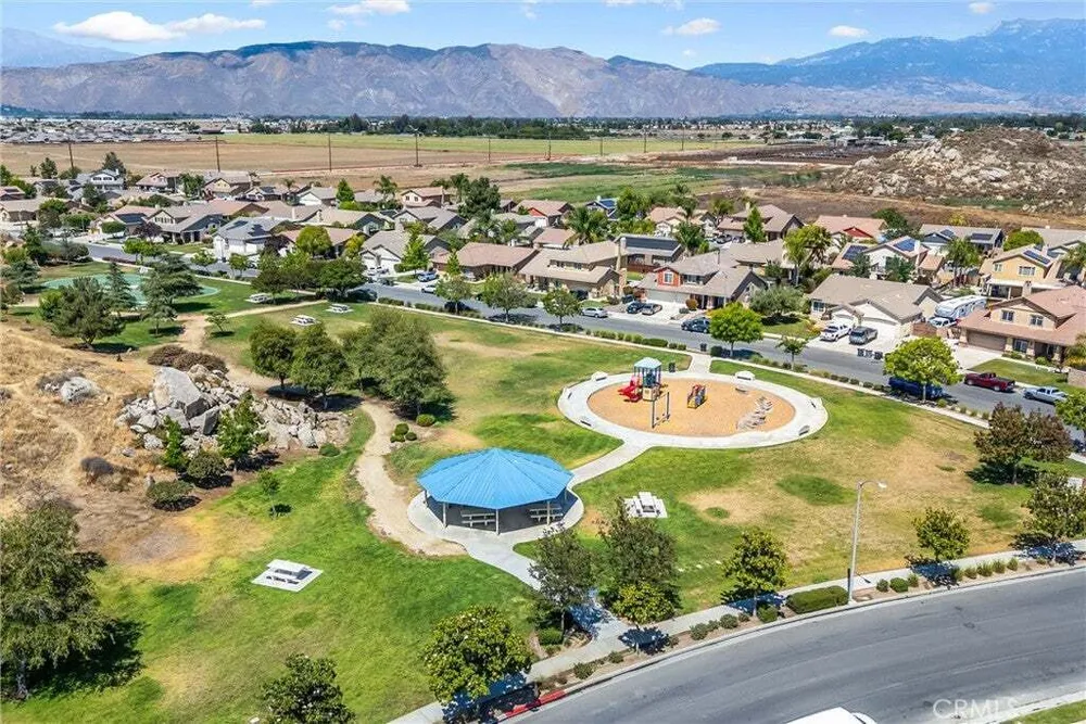 1216 Flagstone Ln, Hemet, CA 92545-2189