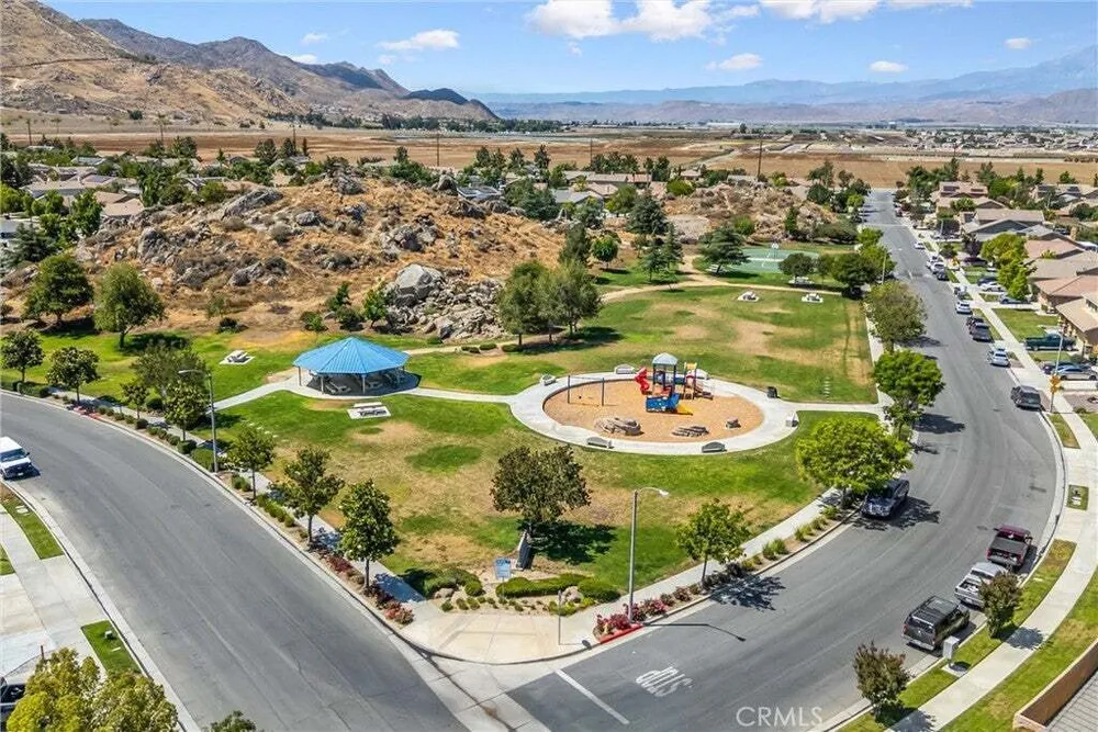 1216 Flagstone Ln, Hemet, CA 92545-2189