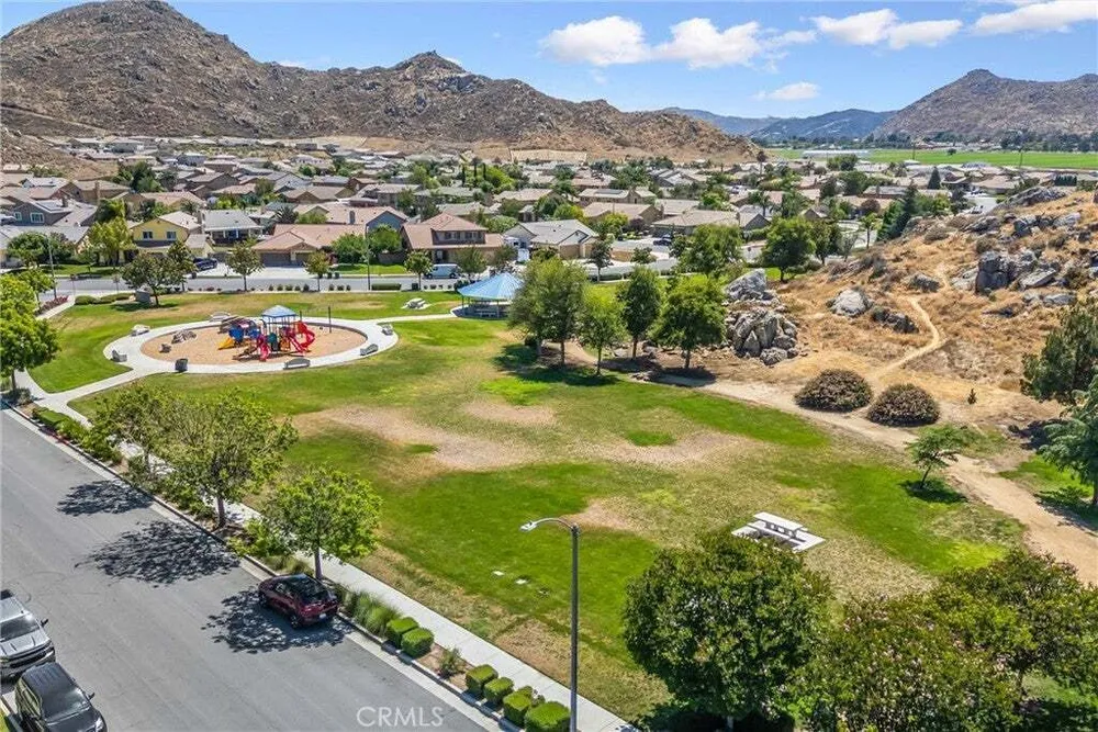 1216 Flagstone Ln, Hemet, CA 92545-2189