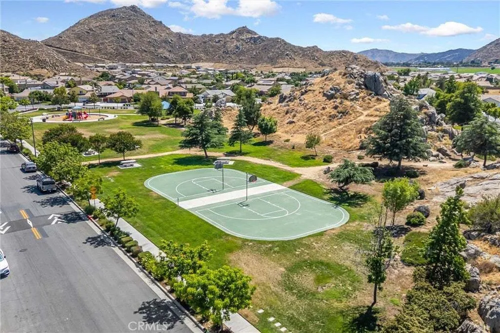 1216 Flagstone Ln, Hemet, CA 92545-2189