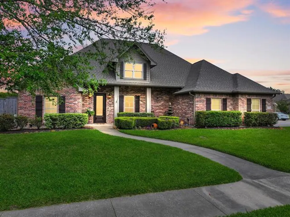 311 Winding Brook Dr, Lumberton, TX 77657