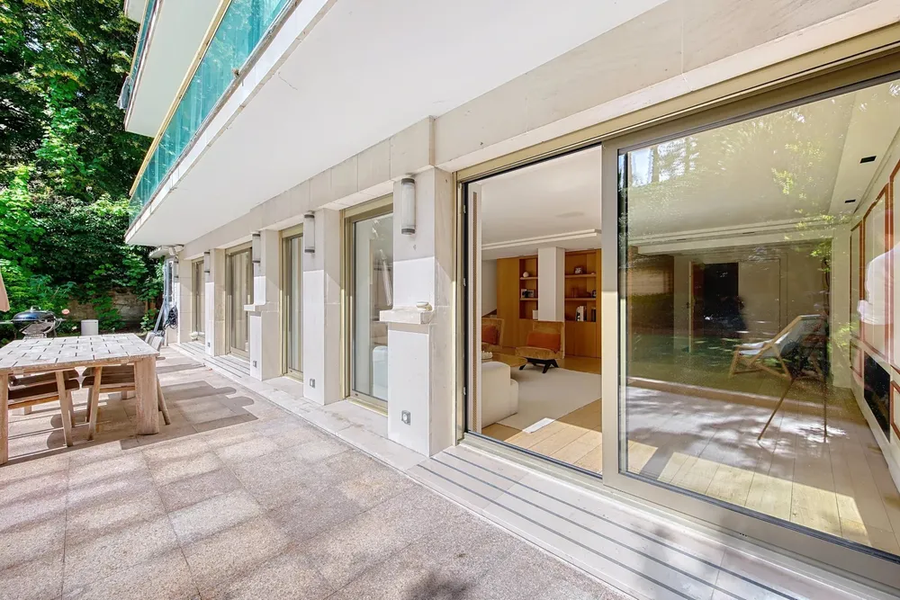 Neuilly-sur-Seine, 92200, France