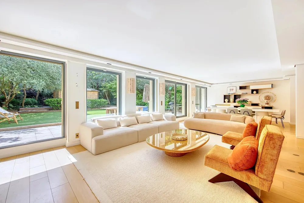 Neuilly-sur-Seine, 92200, France