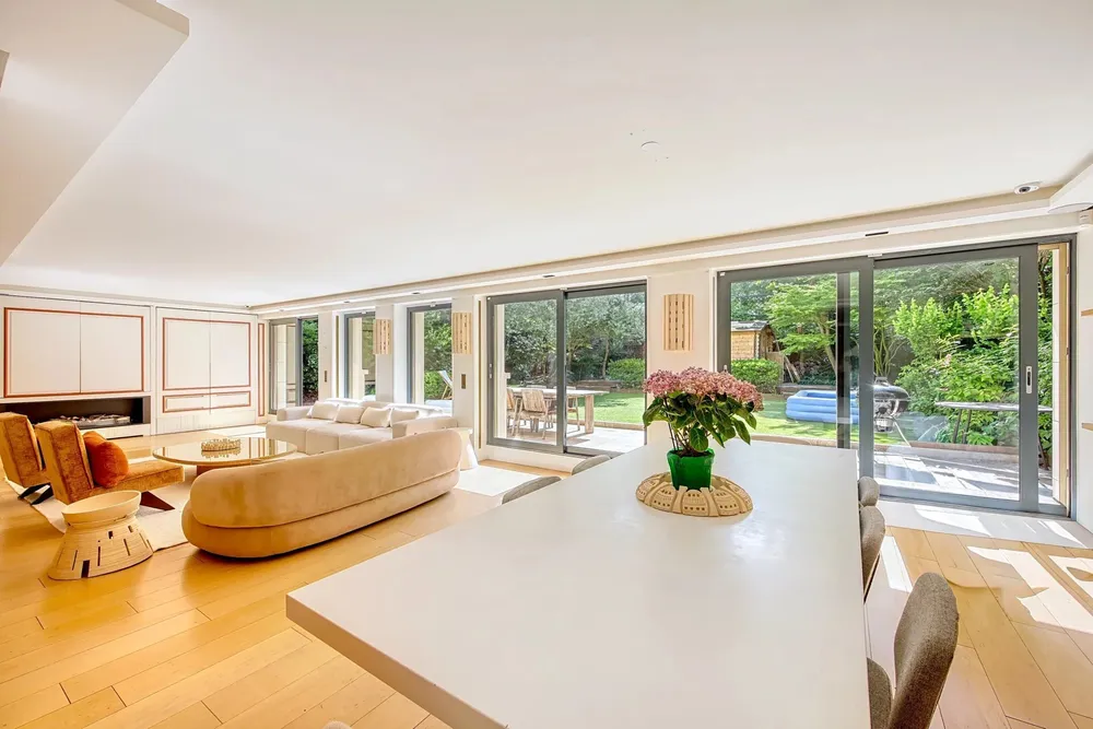 Neuilly-sur-Seine, 92200, France