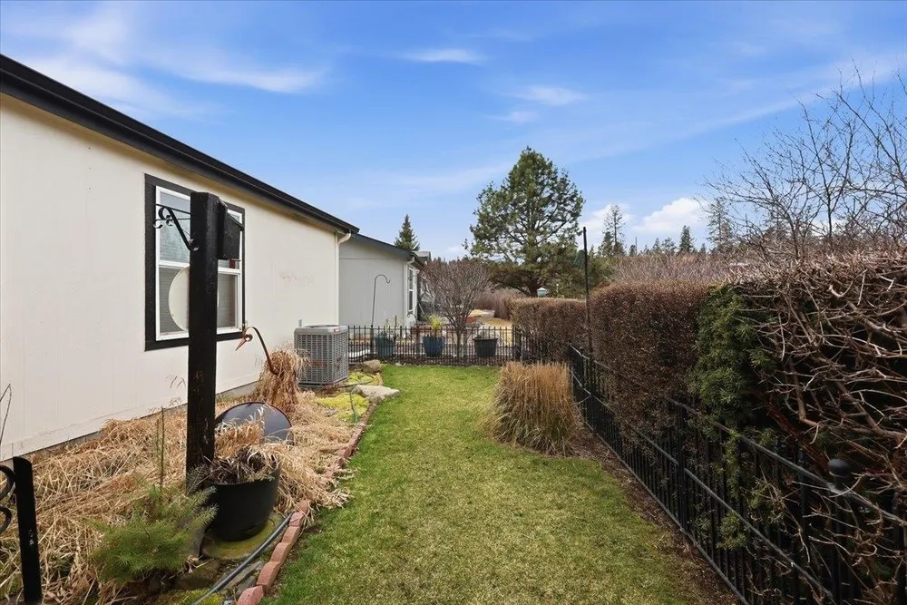 4402 S Sunny Creek Cir, Spokane, WA 99224