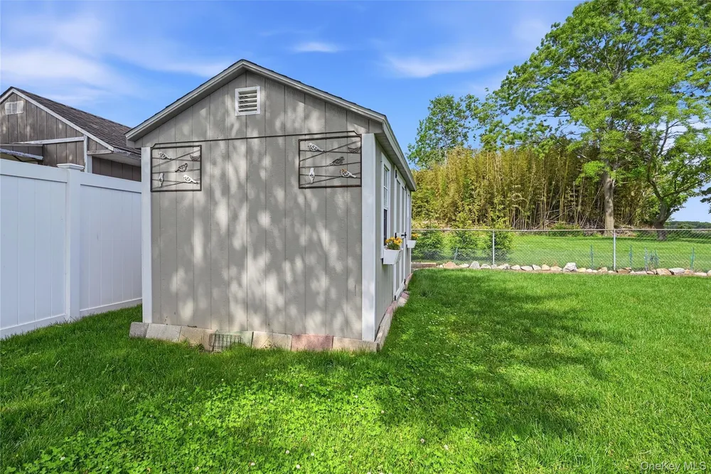 35 Randall Rd, Shoreham, NY 11786