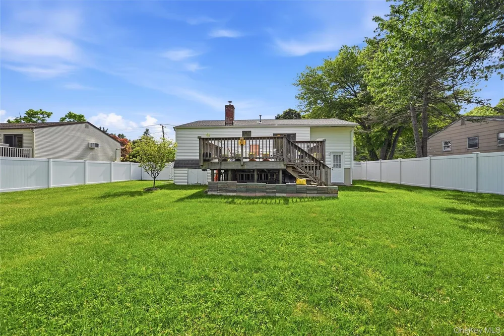 35 Randall Rd, Shoreham, NY 11786