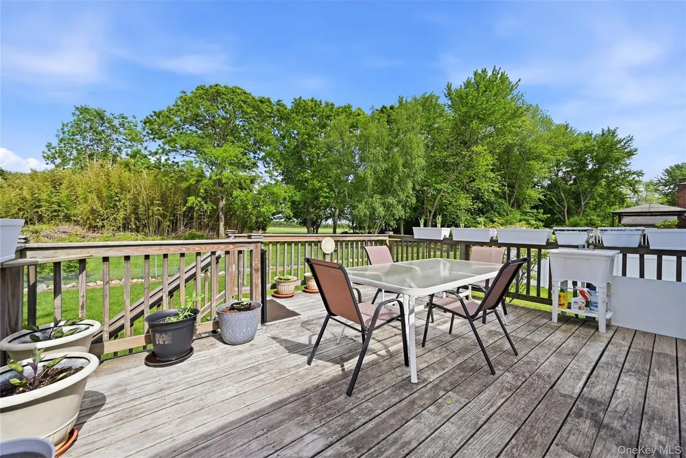 35 Randall Rd, Shoreham, NY 11786
