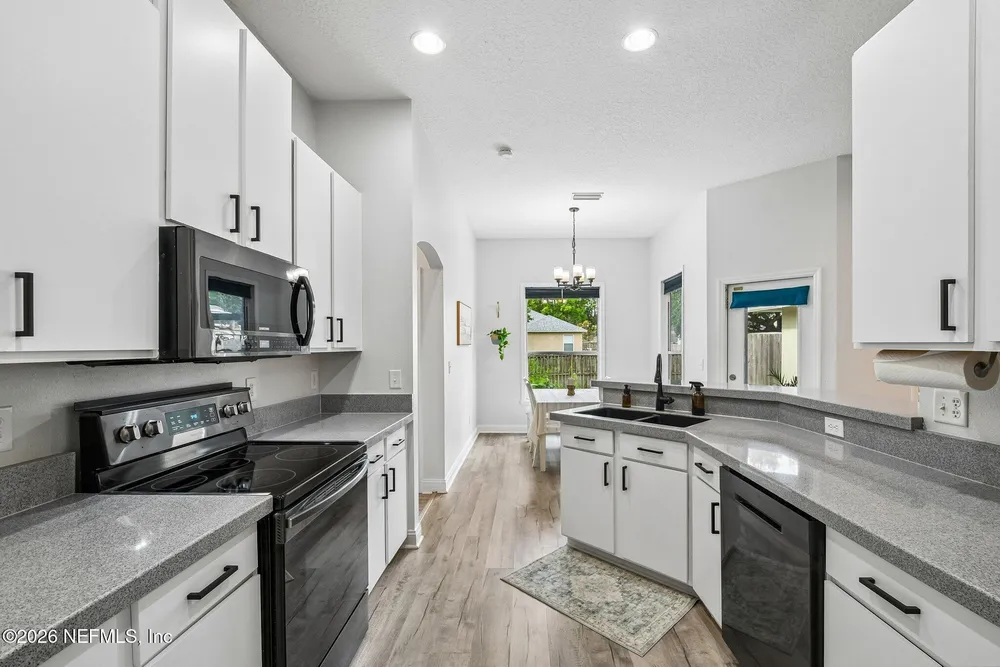 4690 Leah Creek Dr, Jacksonville, FL 32257