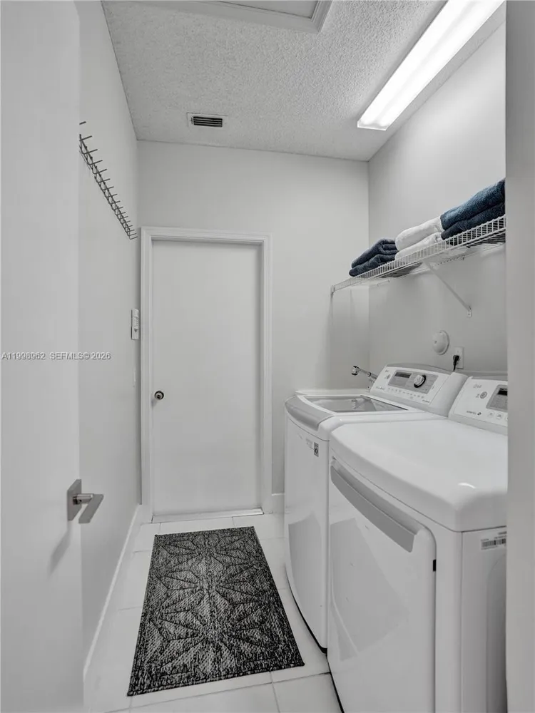 1356 Ginger Cir, Weston, FL 33326
