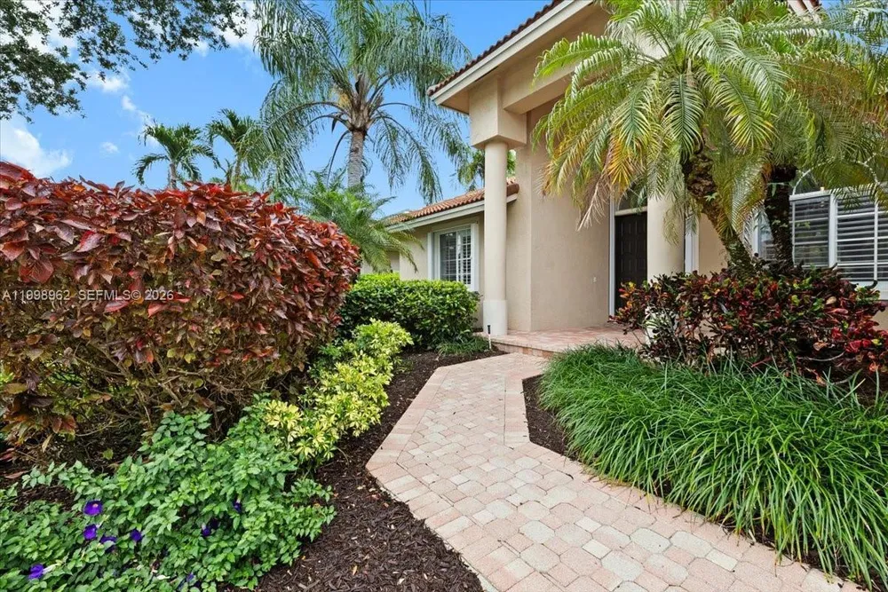 1356 Ginger Cir, Weston, FL 33326