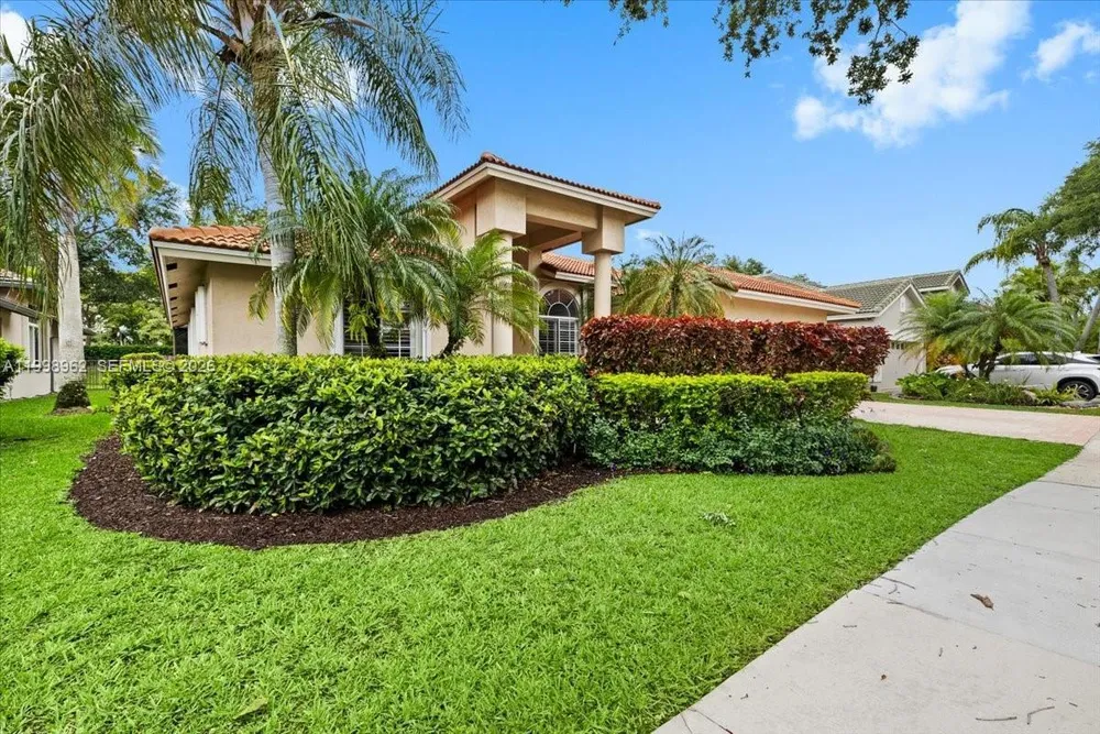 1356 Ginger Cir, Weston, FL 33326