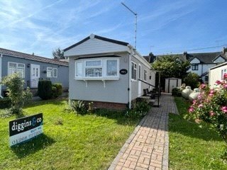 Highfield, Tower Park, Hullbridge, Hockley, SS5 Image 1
