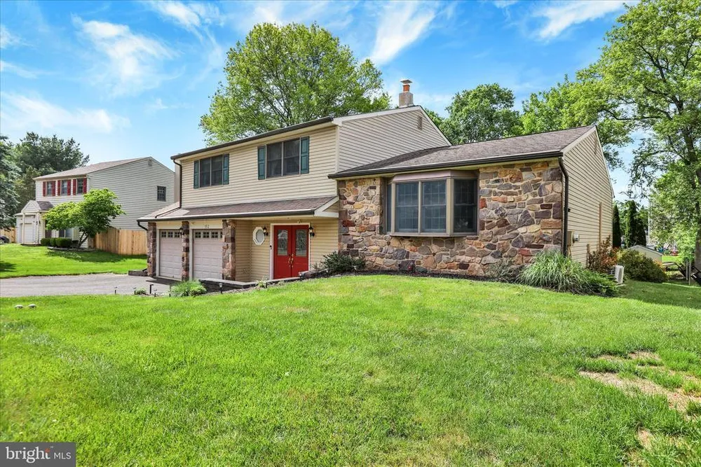 152 Windham Dr, Langhorne, PA 19047