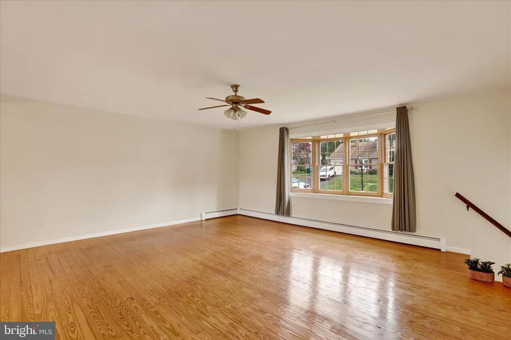 152 Windham Dr, Langhorne, PA 19047