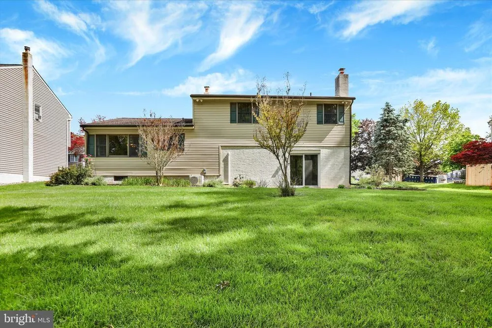 152 Windham Dr, Langhorne, PA 19047