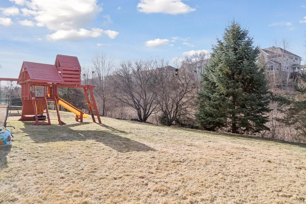 15376 Plumstone Dr, Eden Prairie, MN 55347