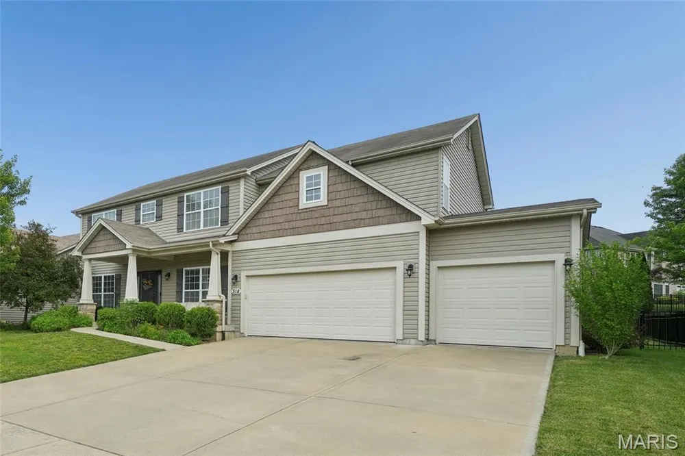 318 Hampton Ridge Dr, Wentzville, MO 63385