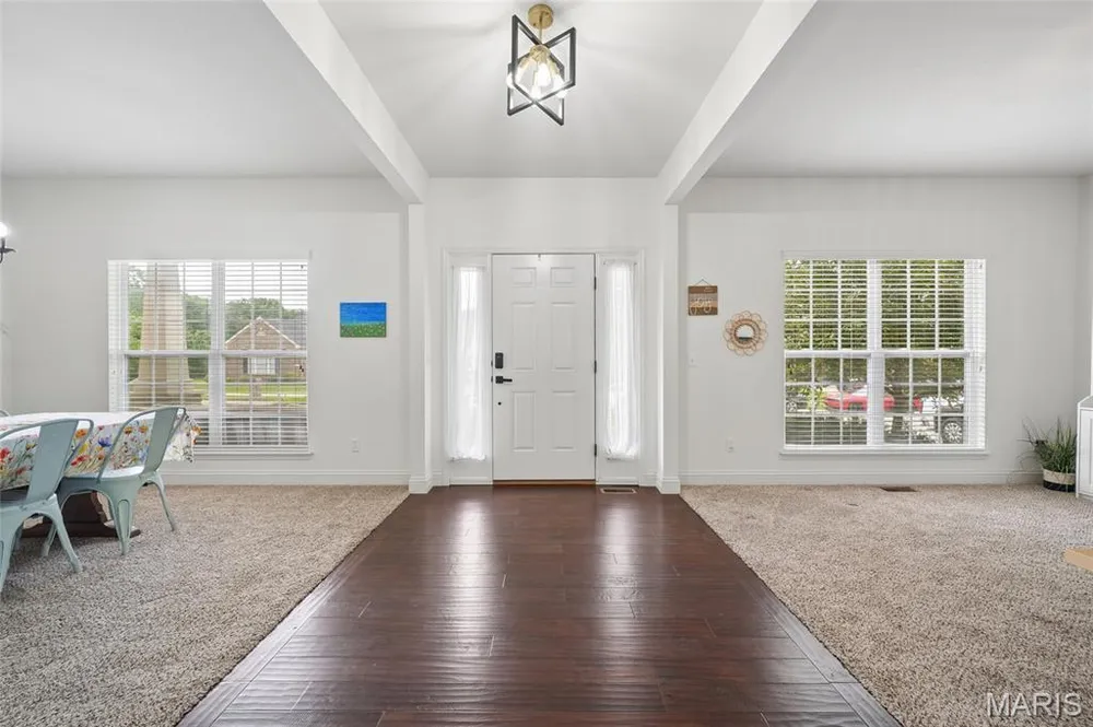 318 Hampton Ridge Dr, Wentzville, MO 63385