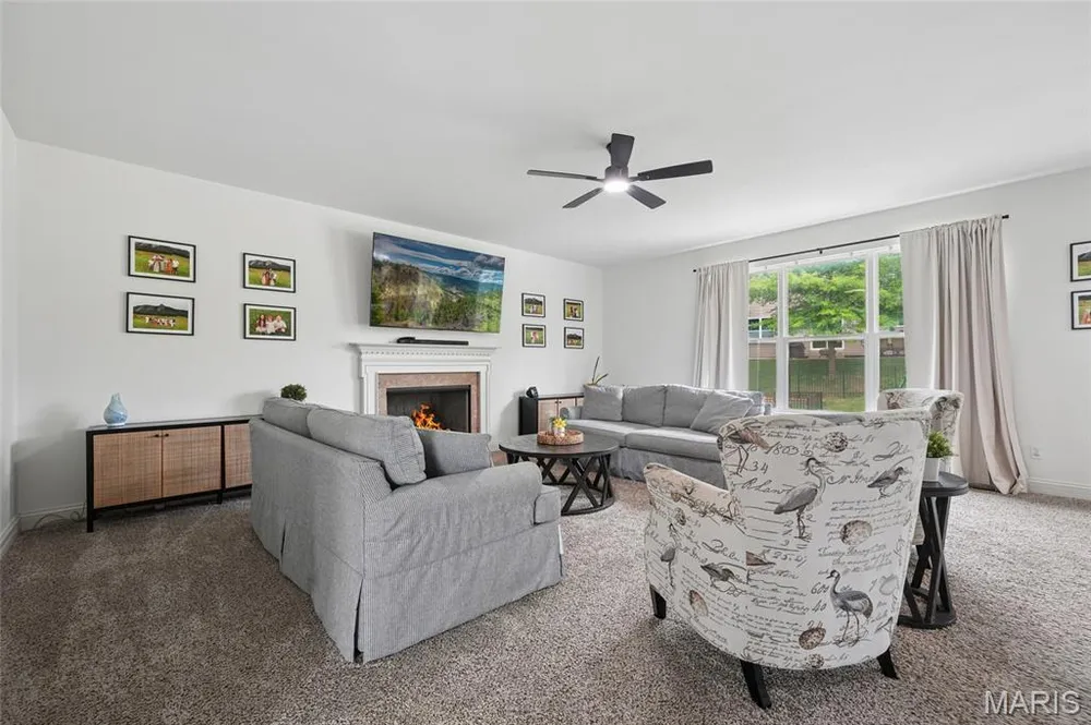 318 Hampton Ridge Dr, Wentzville, MO 63385