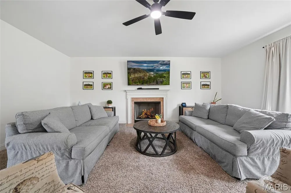 318 Hampton Ridge Dr, Wentzville, MO 63385