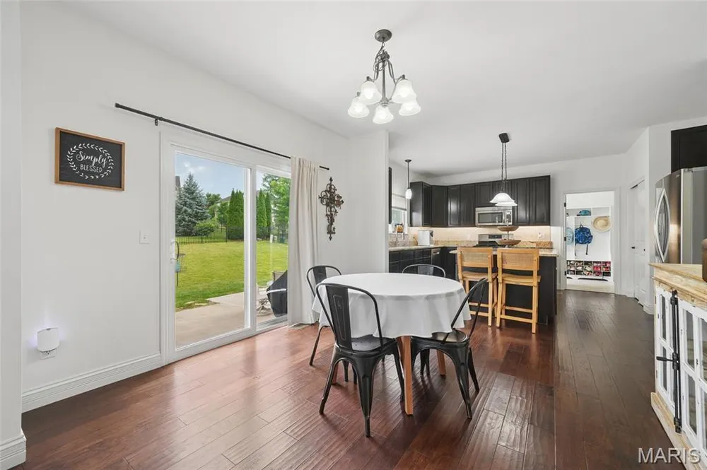 318 Hampton Ridge Dr, Wentzville, MO 63385