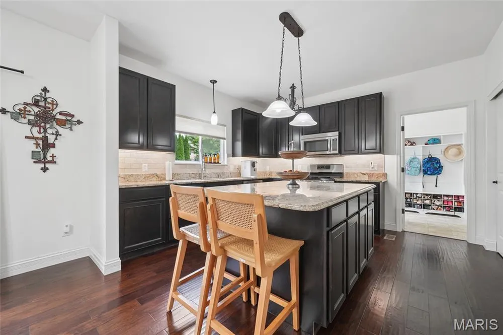 318 Hampton Ridge Dr, Wentzville, MO 63385
