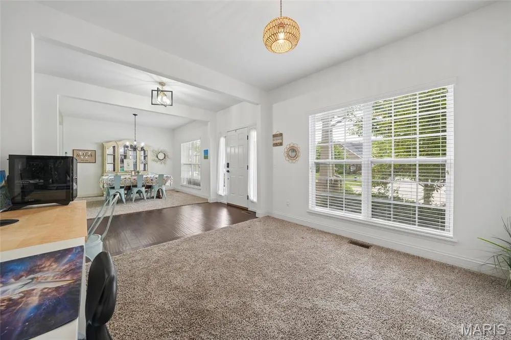 318 Hampton Ridge Dr, Wentzville, MO 63385