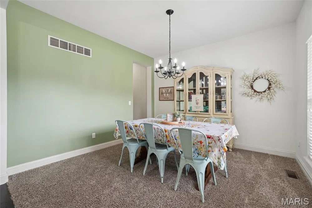 318 Hampton Ridge Dr, Wentzville, MO 63385