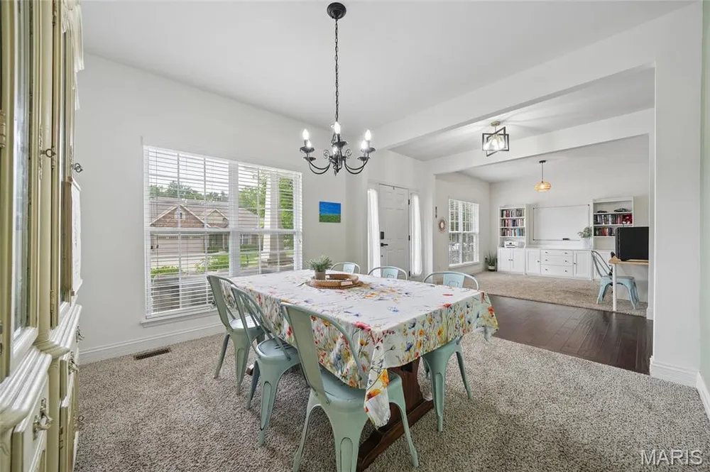 318 Hampton Ridge Dr, Wentzville, MO 63385