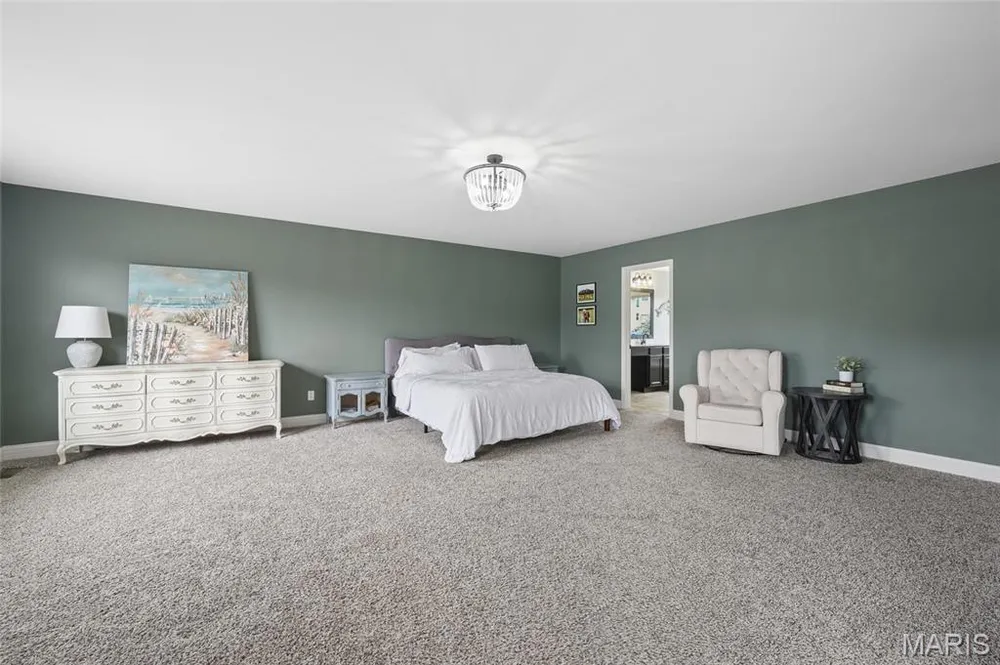 318 Hampton Ridge Dr, Wentzville, MO 63385