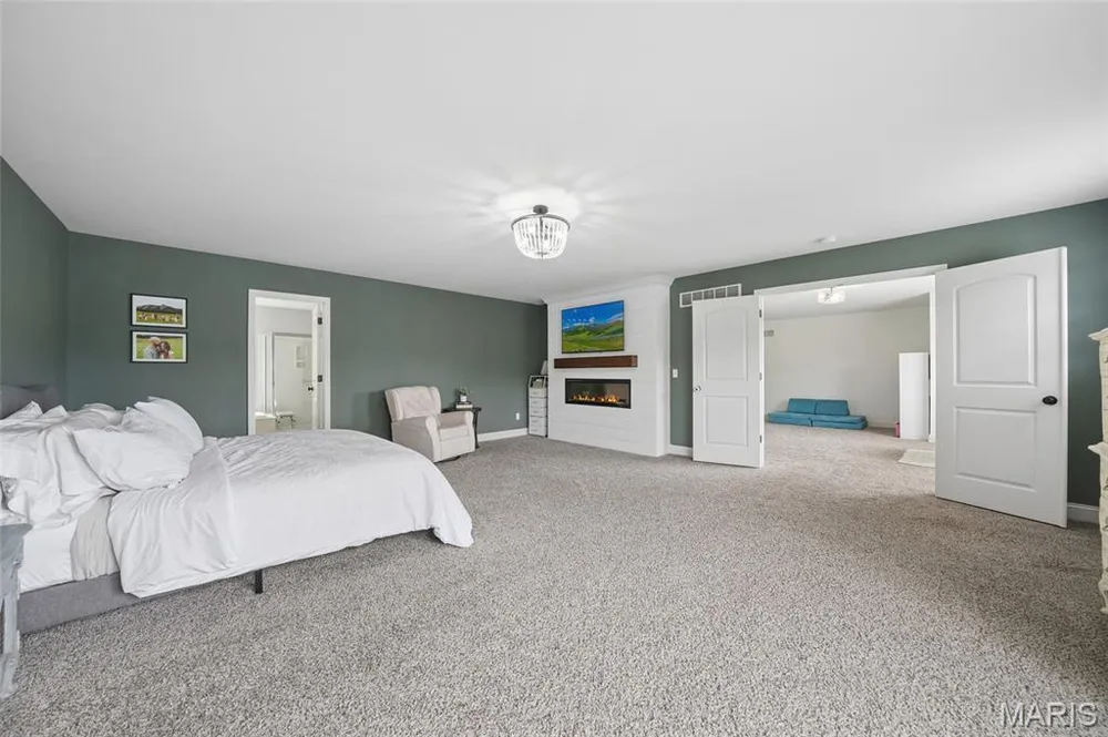 318 Hampton Ridge Dr, Wentzville, MO 63385