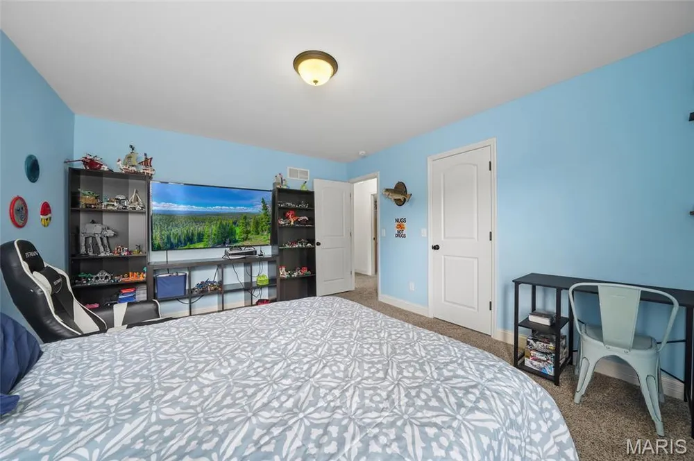 318 Hampton Ridge Dr, Wentzville, MO 63385
