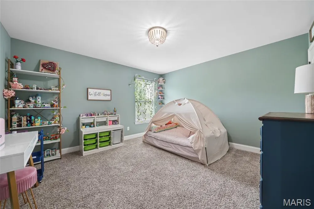 318 Hampton Ridge Dr, Wentzville, MO 63385