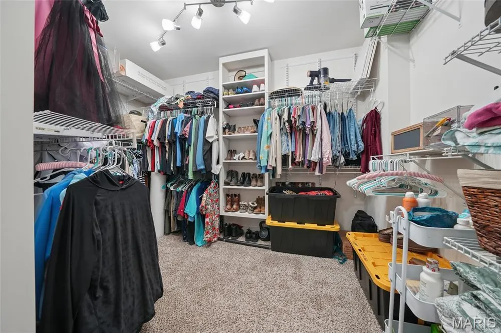 318 Hampton Ridge Dr, Wentzville, MO 63385