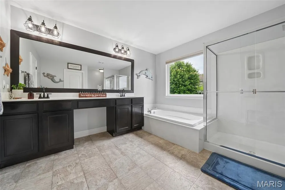 318 Hampton Ridge Dr, Wentzville, MO 63385