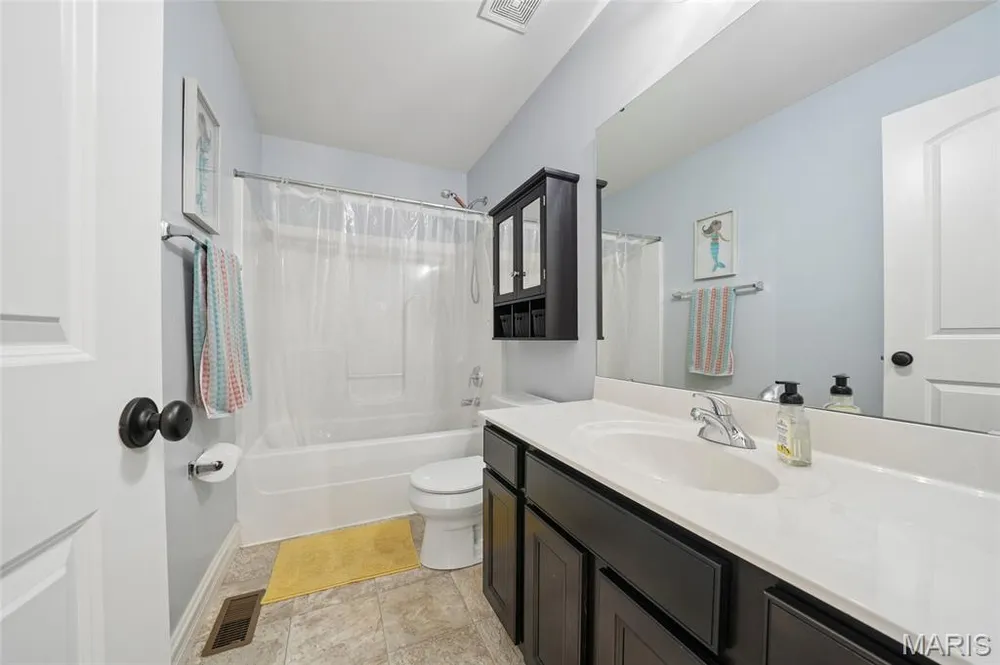 318 Hampton Ridge Dr, Wentzville, MO 63385