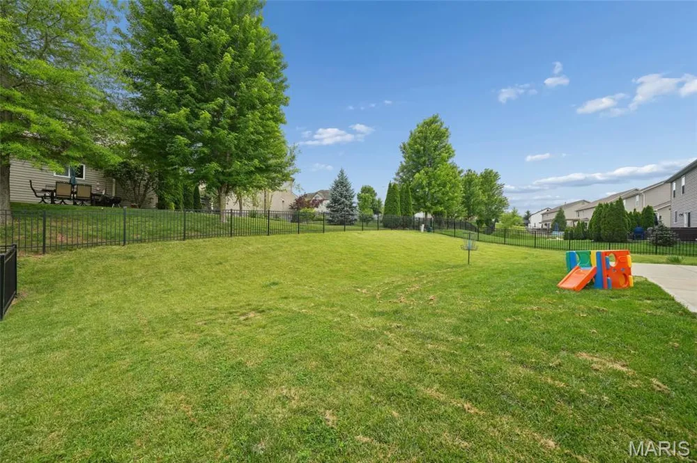 318 Hampton Ridge Dr, Wentzville, MO 63385