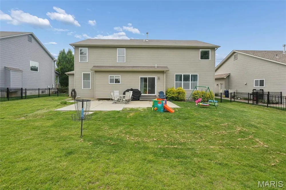 318 Hampton Ridge Dr, Wentzville, MO 63385