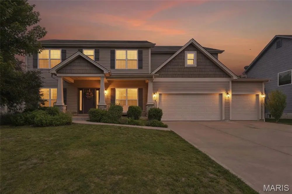 318 Hampton Ridge Dr, Wentzville, MO 63385