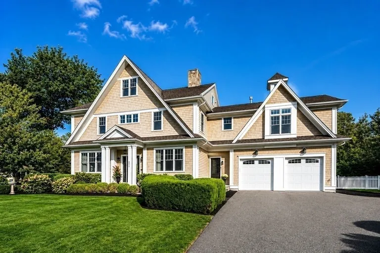 175 Schoolmaster Ln, Dedham, MA 02026