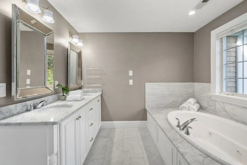 175 Schoolmaster Ln, Dedham, MA 02026