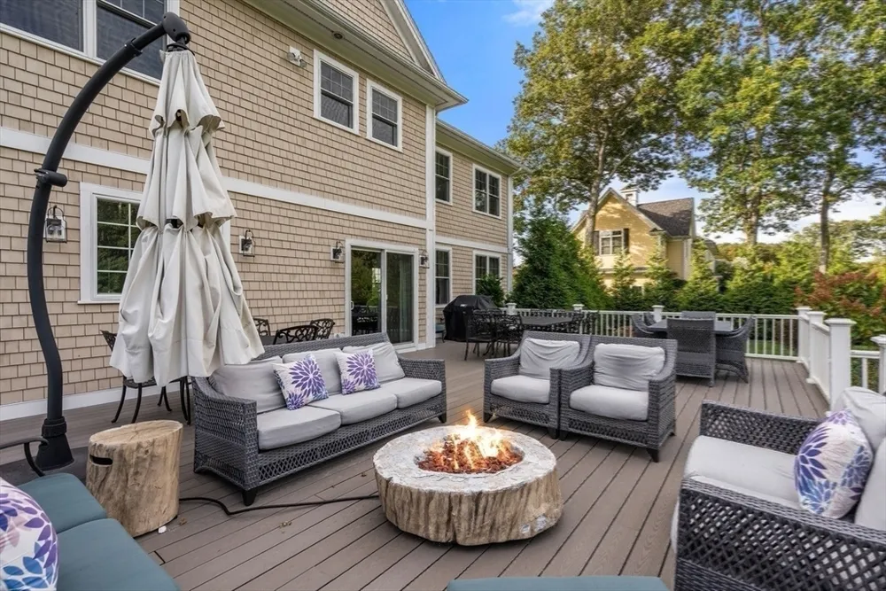 175 Schoolmaster Ln, Dedham, MA 02026