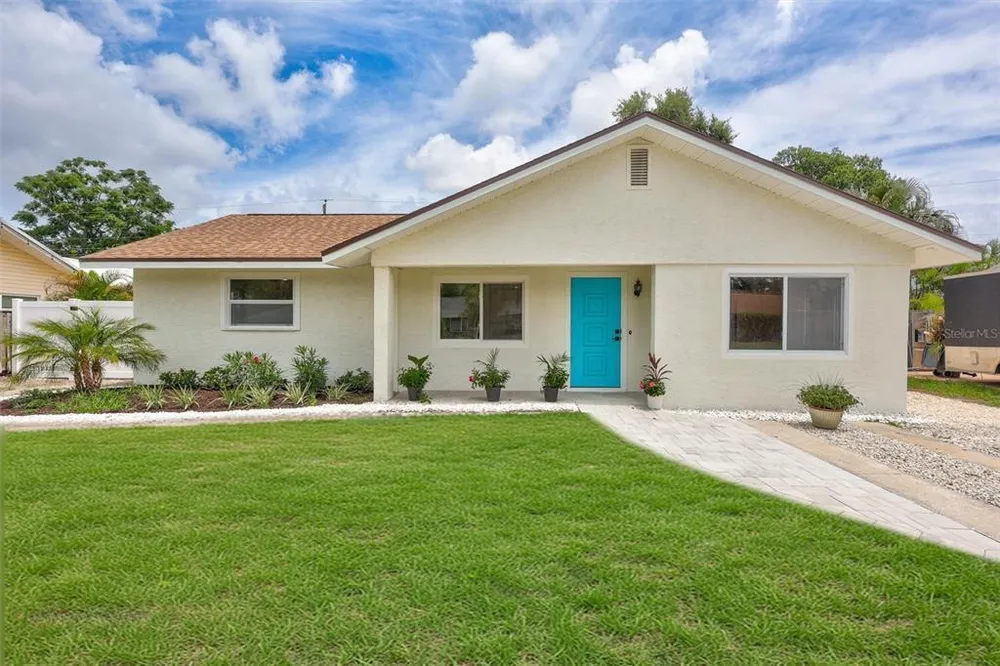 2647 Sydelle St, Sarasota, FL 34237-6305
