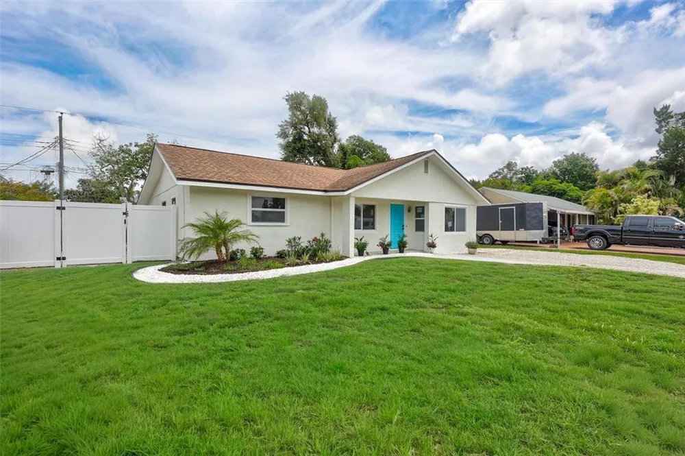 2647 Sydelle St, Sarasota, FL 34237-6305