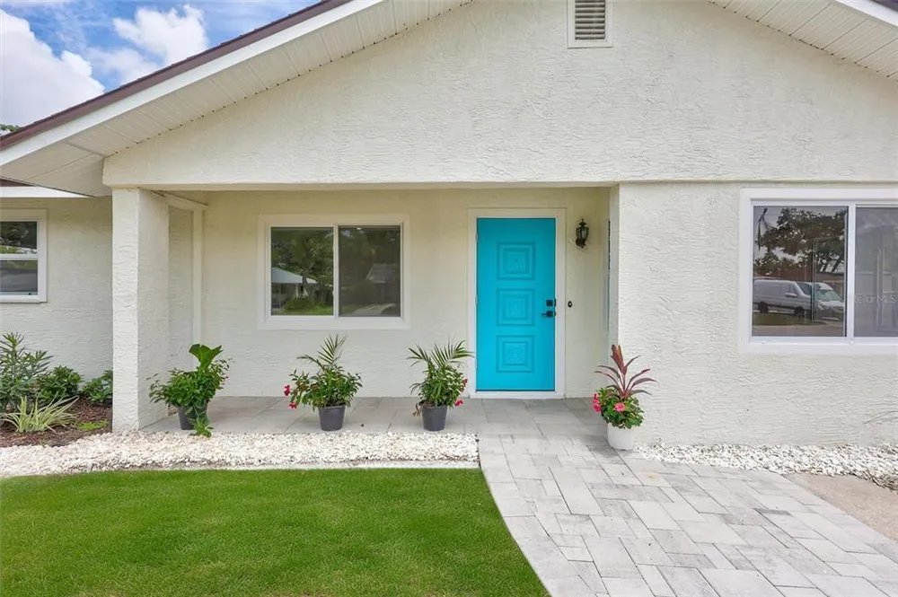 2647 Sydelle St, Sarasota, FL 34237-6305
